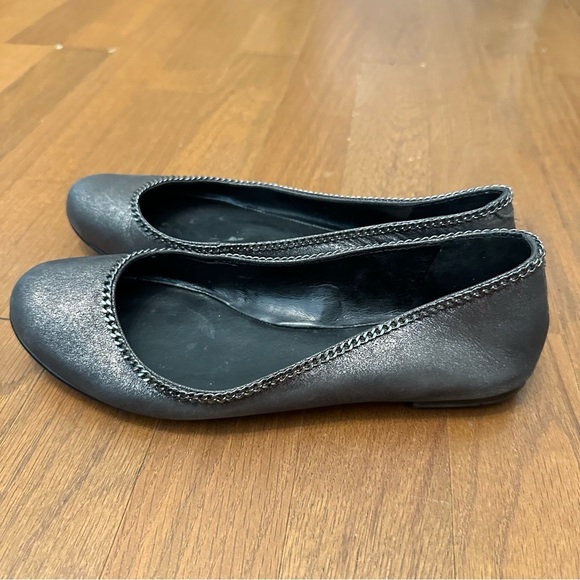 Talbots Women's 8B Pewter Metallic Leather Ballerina Flats With Chain Accent - Picture 2 of 10